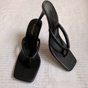 Shoe Dazzle Thong High Heel Sandal